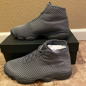 Jordan Horizon Wolf Grey